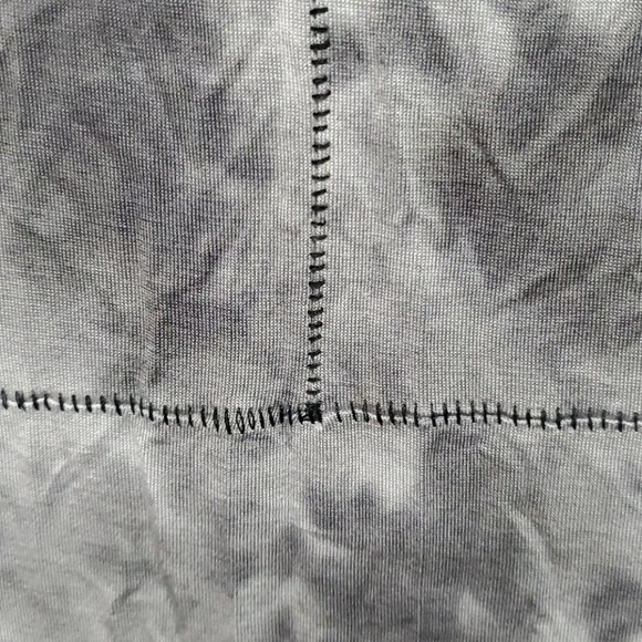 5/$10 Cable & Gauge Size Small Gray Tie Dye Tank - Picture 5 of 6